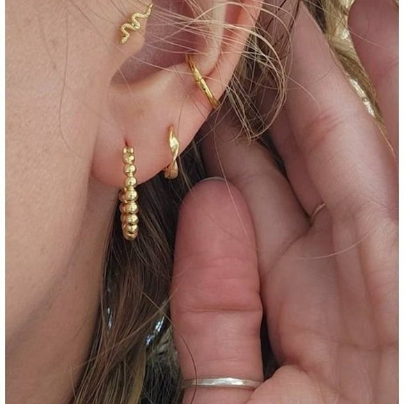 Huggie Earrings Gold Earrings dainty wave huggie Minimalist Earrings Adorable - Picture 5 of 16